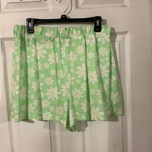 Green with white and yellow Daisy shorts. Size xl from Rue 21